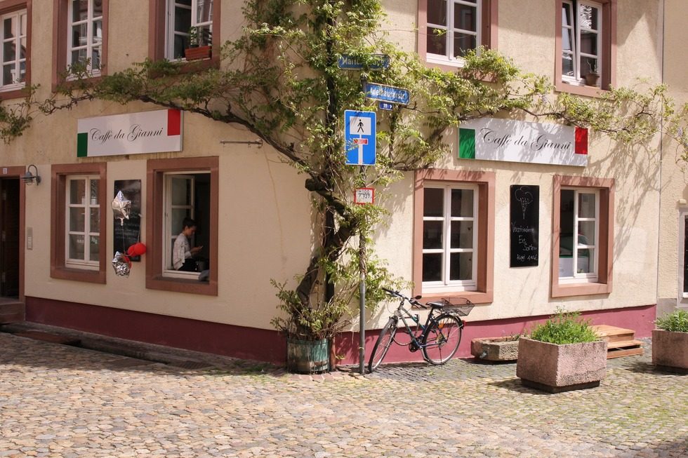 Caffè da Gianni – Außenansicht an der Altstadtecke